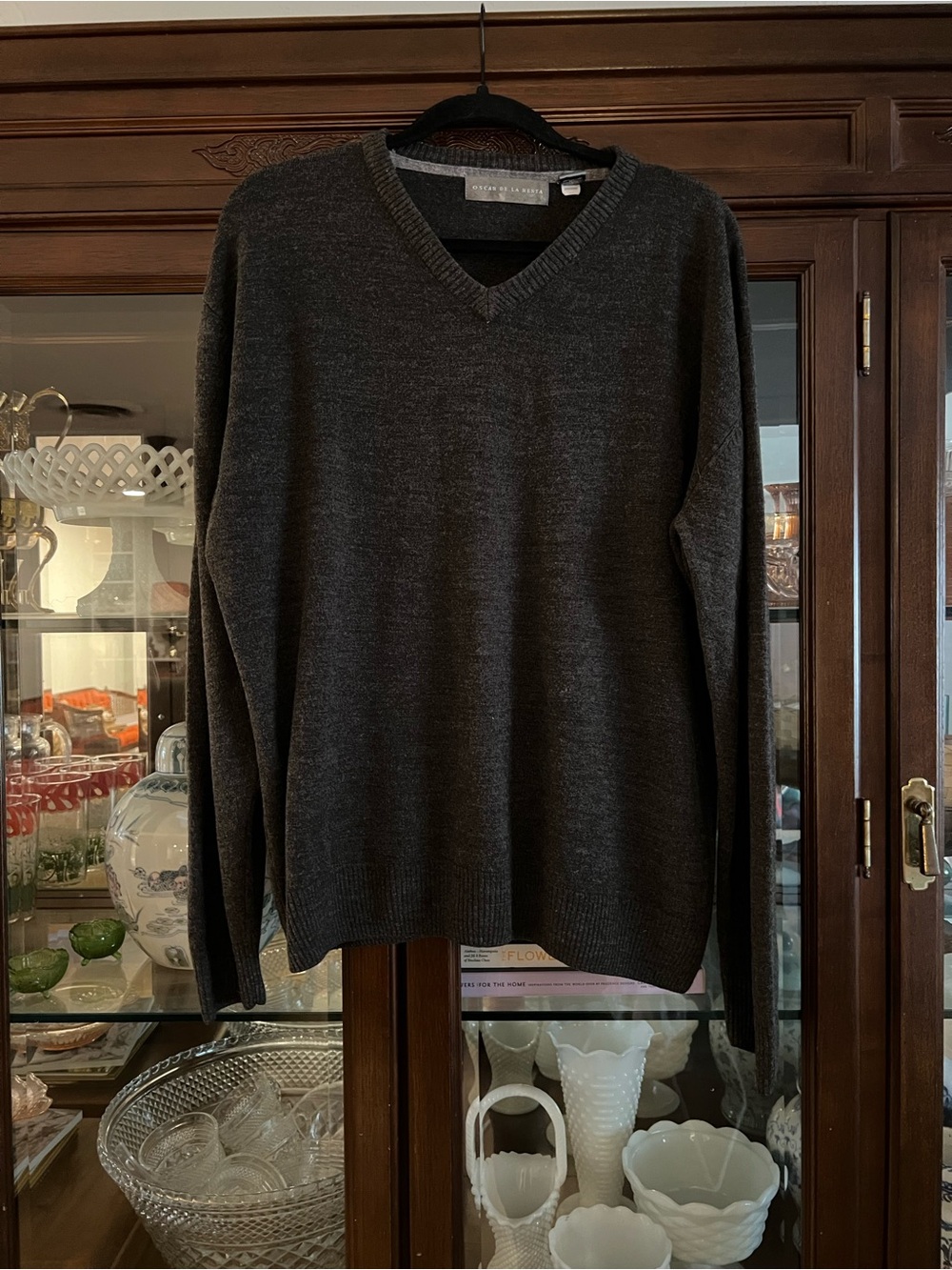 Men’s Oscar De La Renta Charcoal V-Neck Men’s Sweater size L